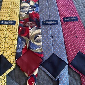 LOT of 3 BROOKS BROTHERS
Vintage VTG 100% Silk Mens
Luxury Ties 1-Bella Nova